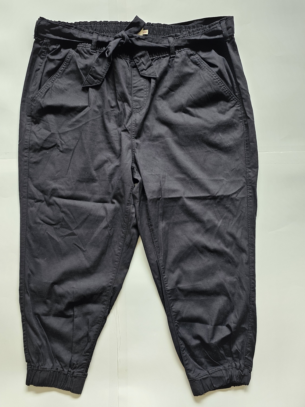 Levi's Black Tie-Waist Cropped Jogger Pants Sz. 18W